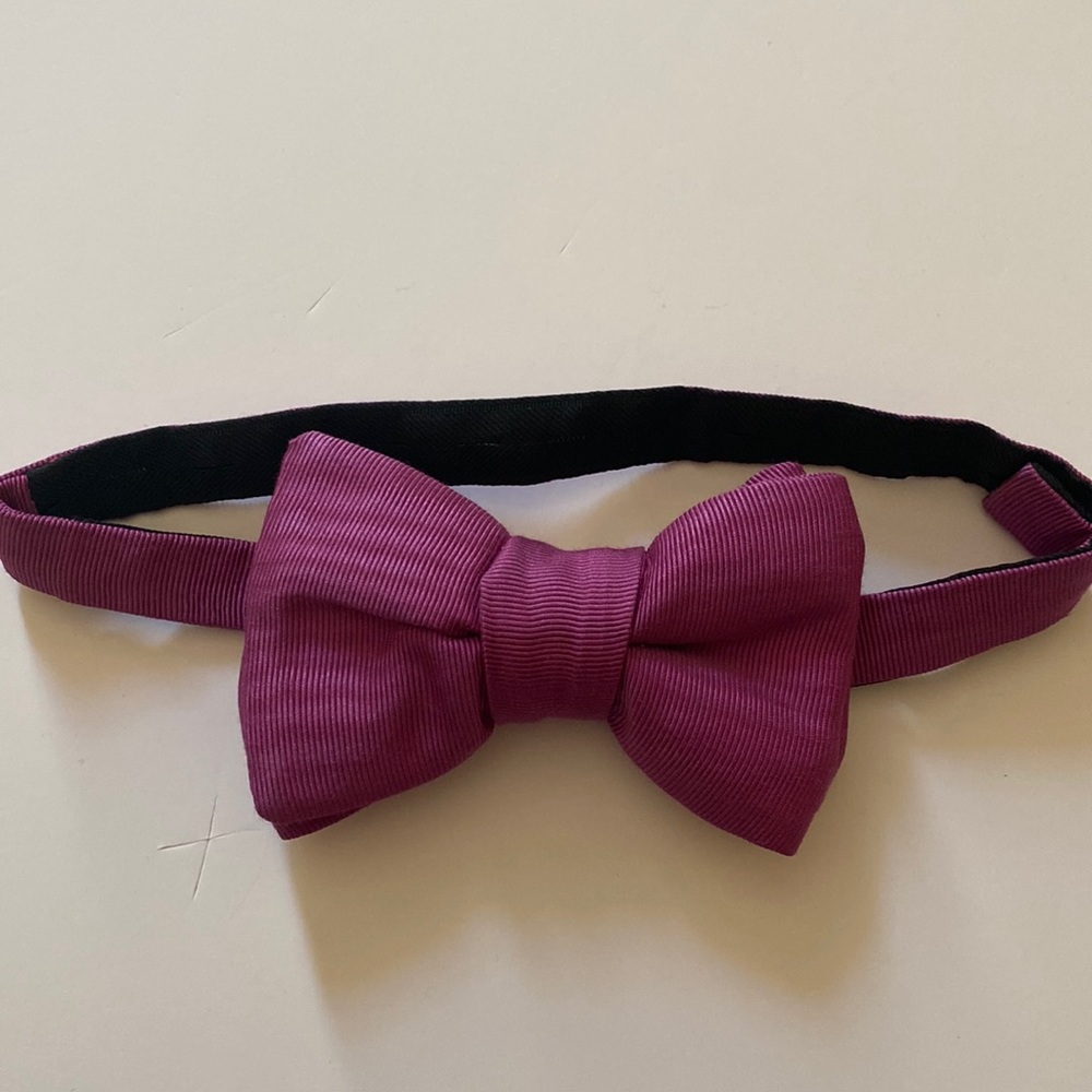 Purple adjustable Tom Ford bow tie. Worn once